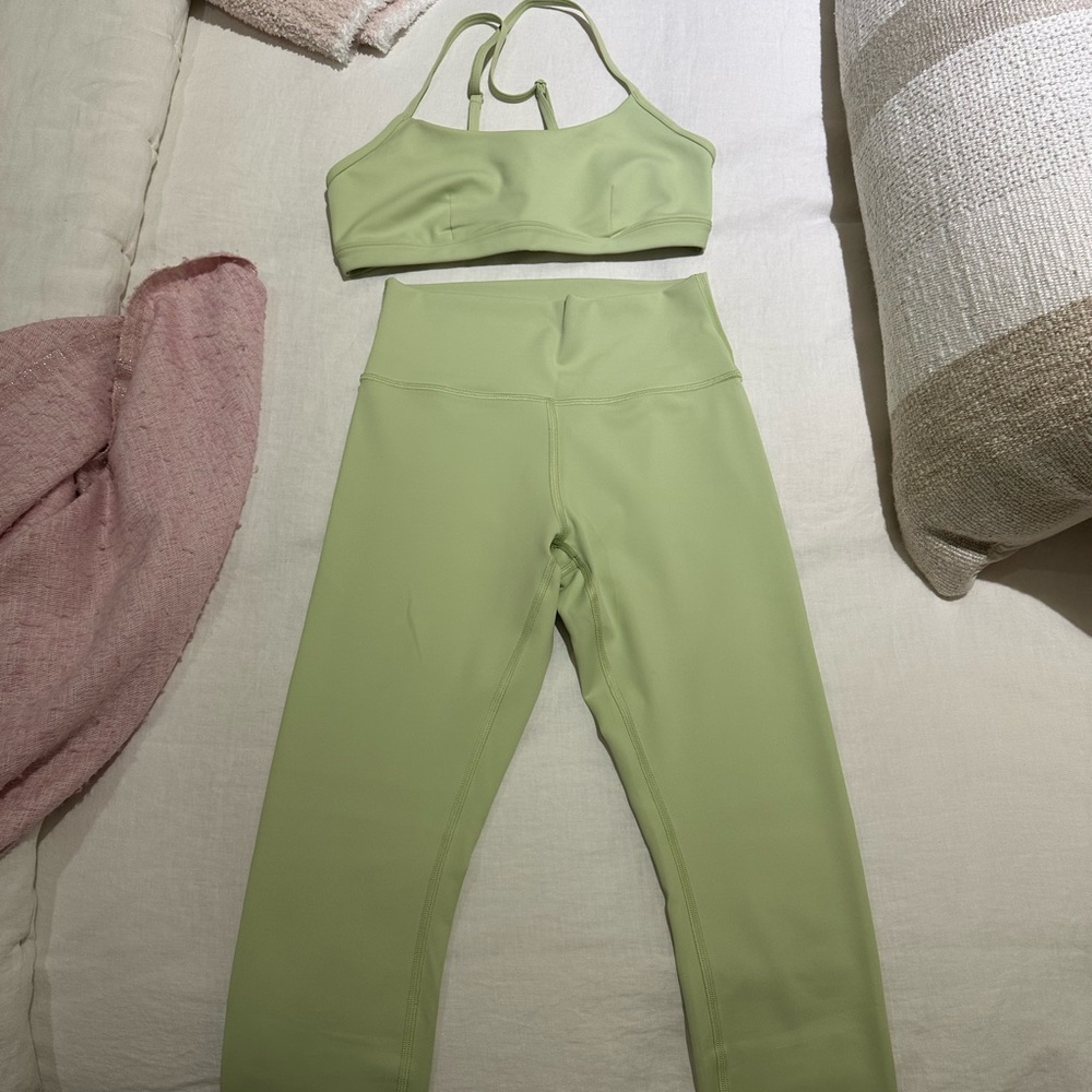 Alo Yoga Airlift Intrigue Bra & 7/8 High-Waist Airlift Legging